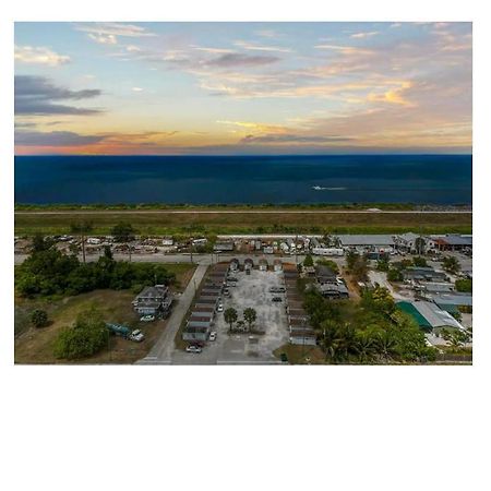 Modern Studio Retreat With King Bed - Cozy Comfort Pahokee Zewnętrze zdjęcie